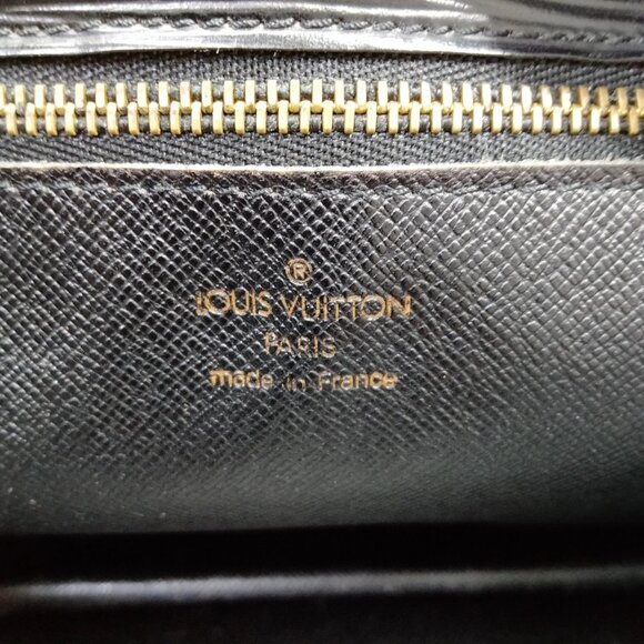 Louis Vuitton - Picture 6 of 9